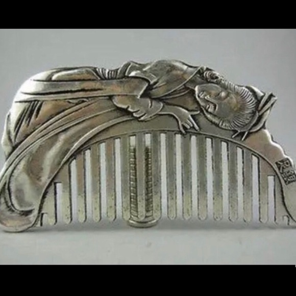 Chinese Handcarved Comb - Picture 5 of 6